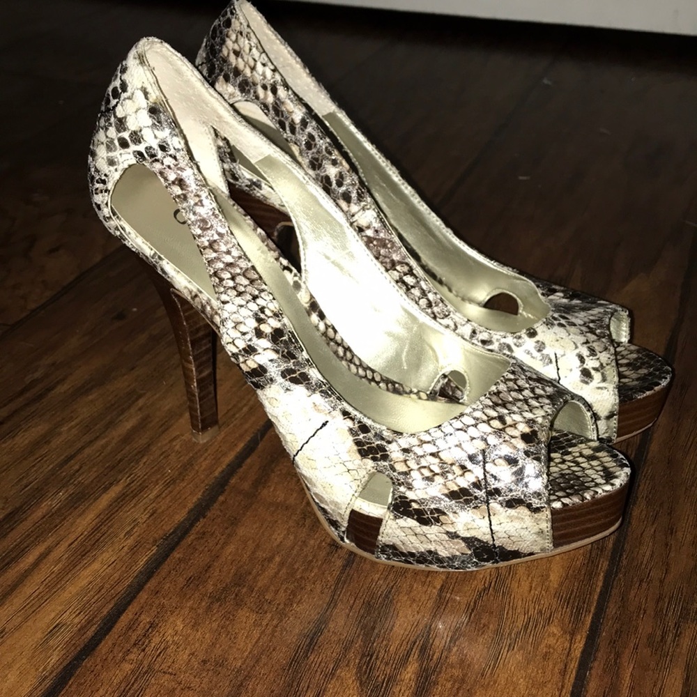 Guess snakeskin heels 6.5